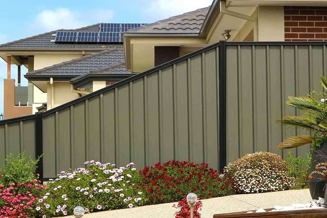 FenceTec Fence with vertical metal infill