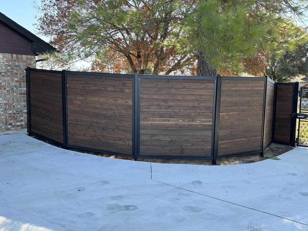 FenceTec Fence with Horizontal wood infill
