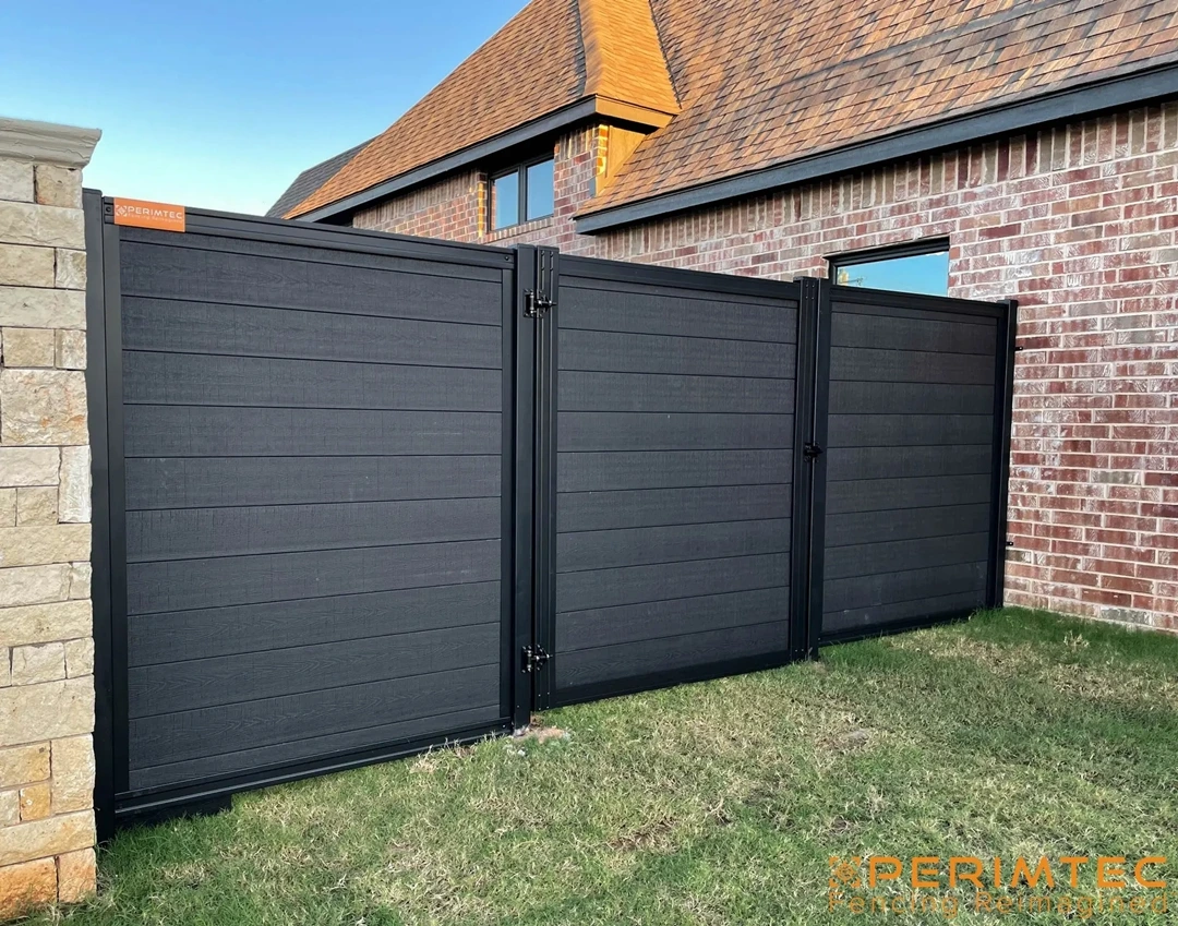 FenceTec Fence with Horizontal wood infill