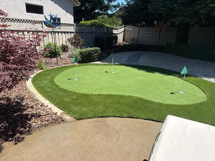 Putting Green & Turf Putting Green & Turf